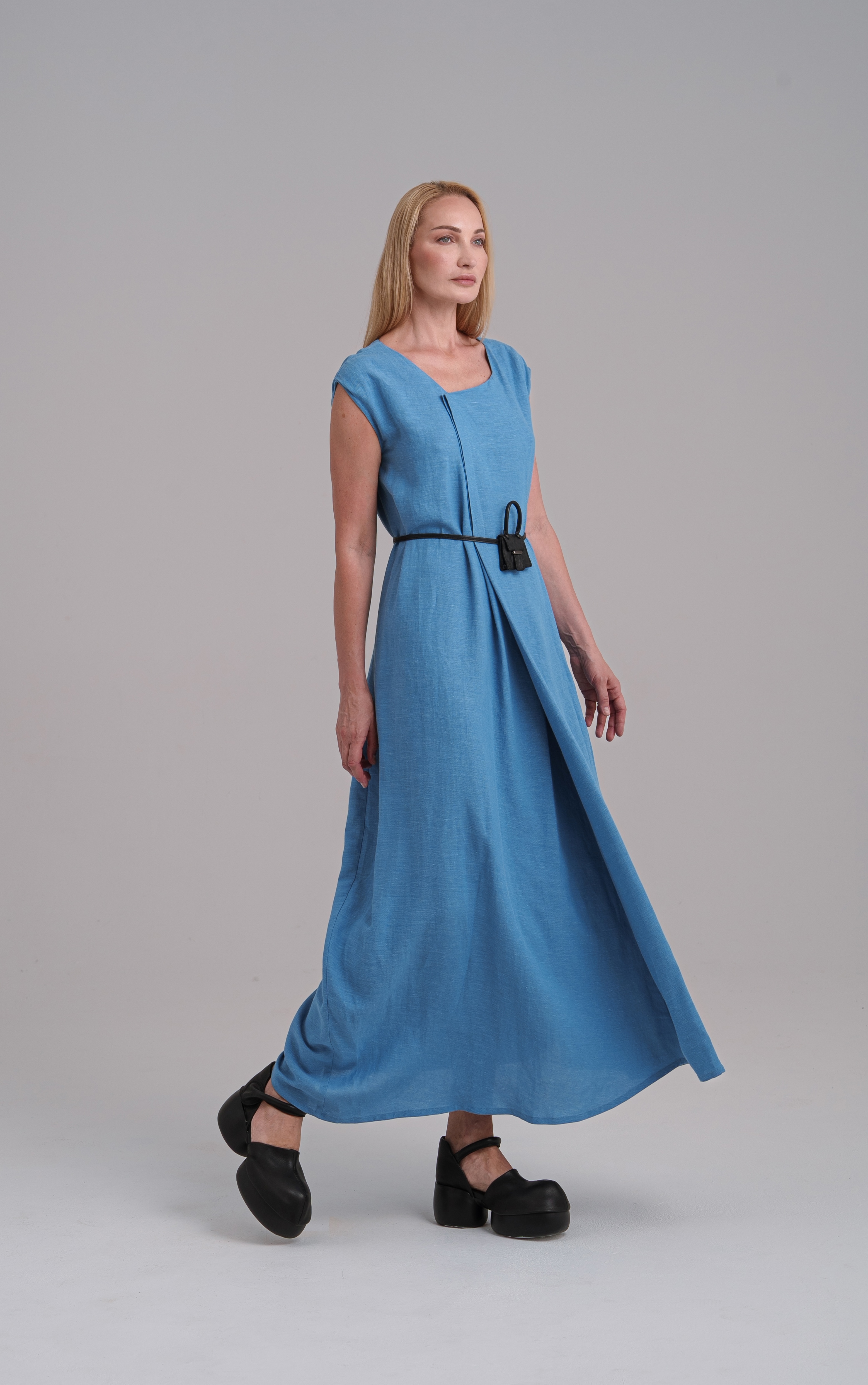 картинка Платье длинное со складками из льна от магазина Одежда+